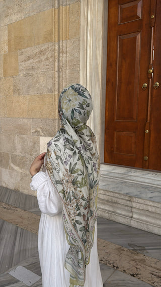 Lidya scarf