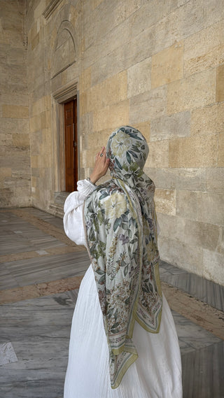 Lidya scarf