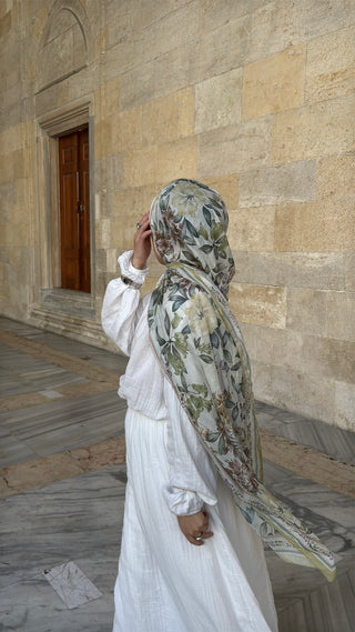 Lidya scarf